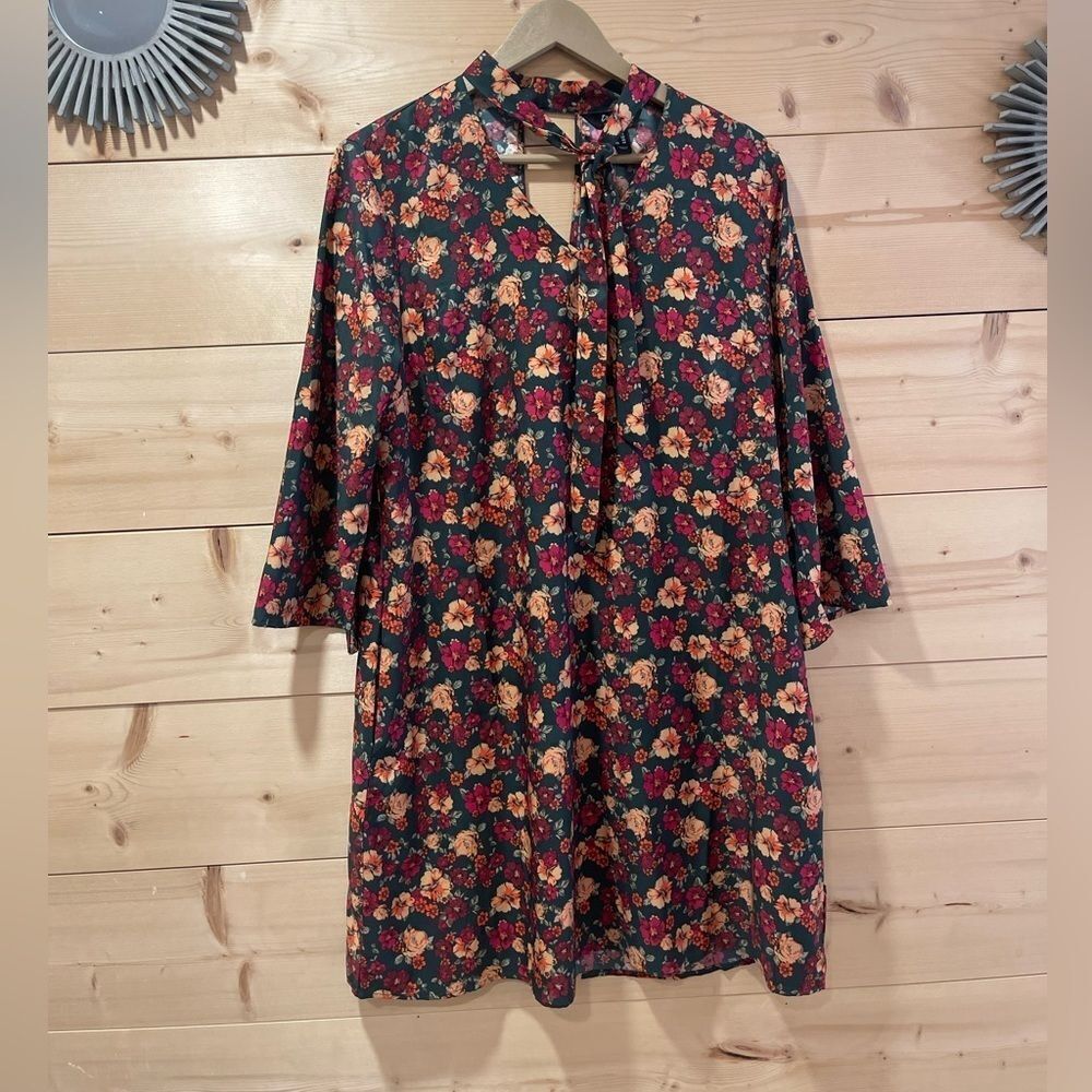 Green neck tie dress with floral print